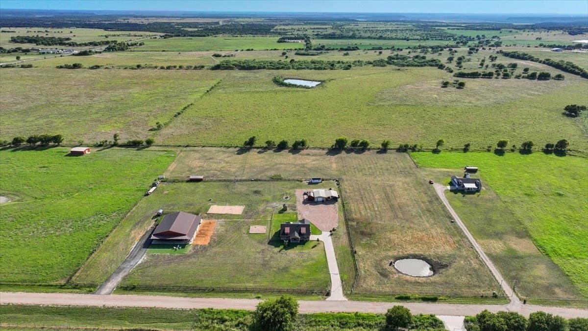 10 acres in Hill County