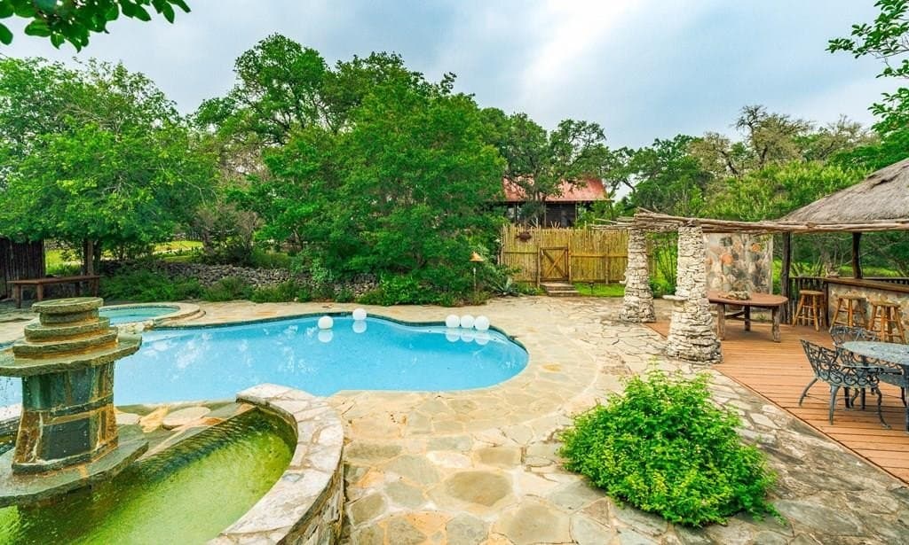 20 acres in Hays County