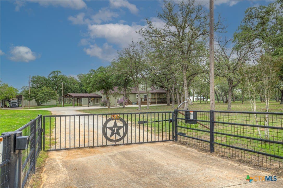 10 acres in Guadalupe County