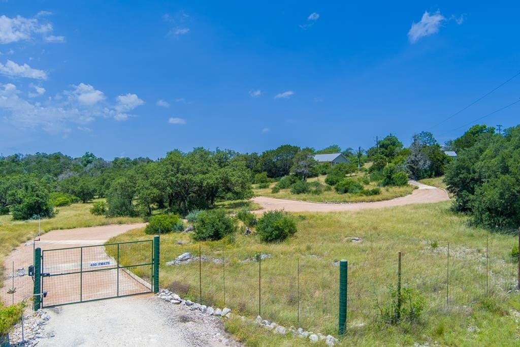 28.09 acres in Kerr County