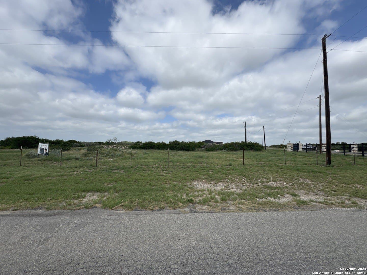 1.12 acres in Uvalde County