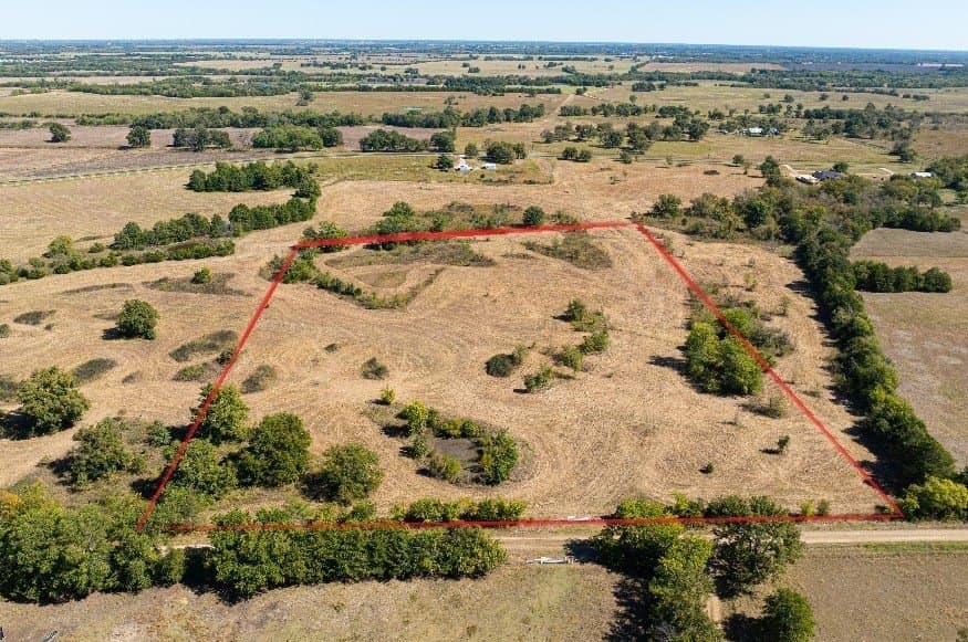 10.25 acres in Lamar County