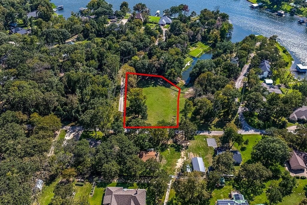 0.77 acres in Henderson County