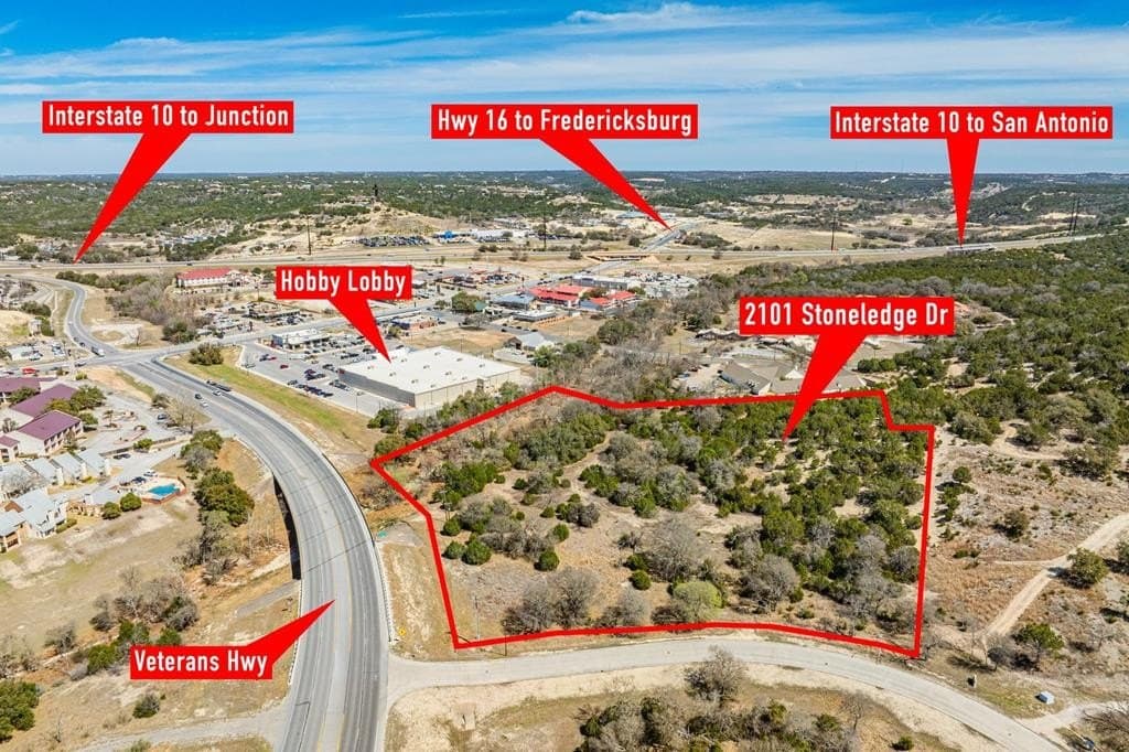 9.4 acres in Kerr County