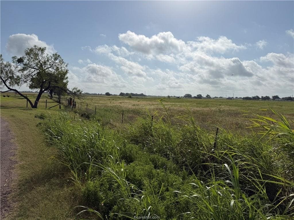 2 acres in Burleson County