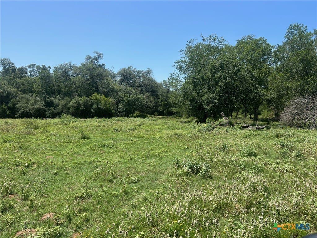 15 acres in Lavaca County
