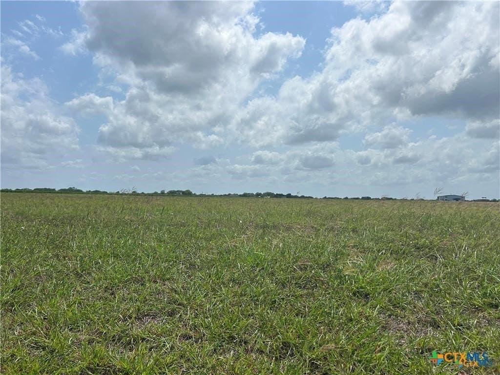 2 acres in Victoria County