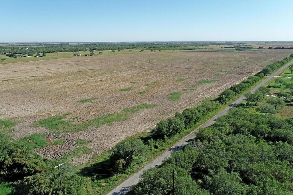 9.99 acres in Kleberg County