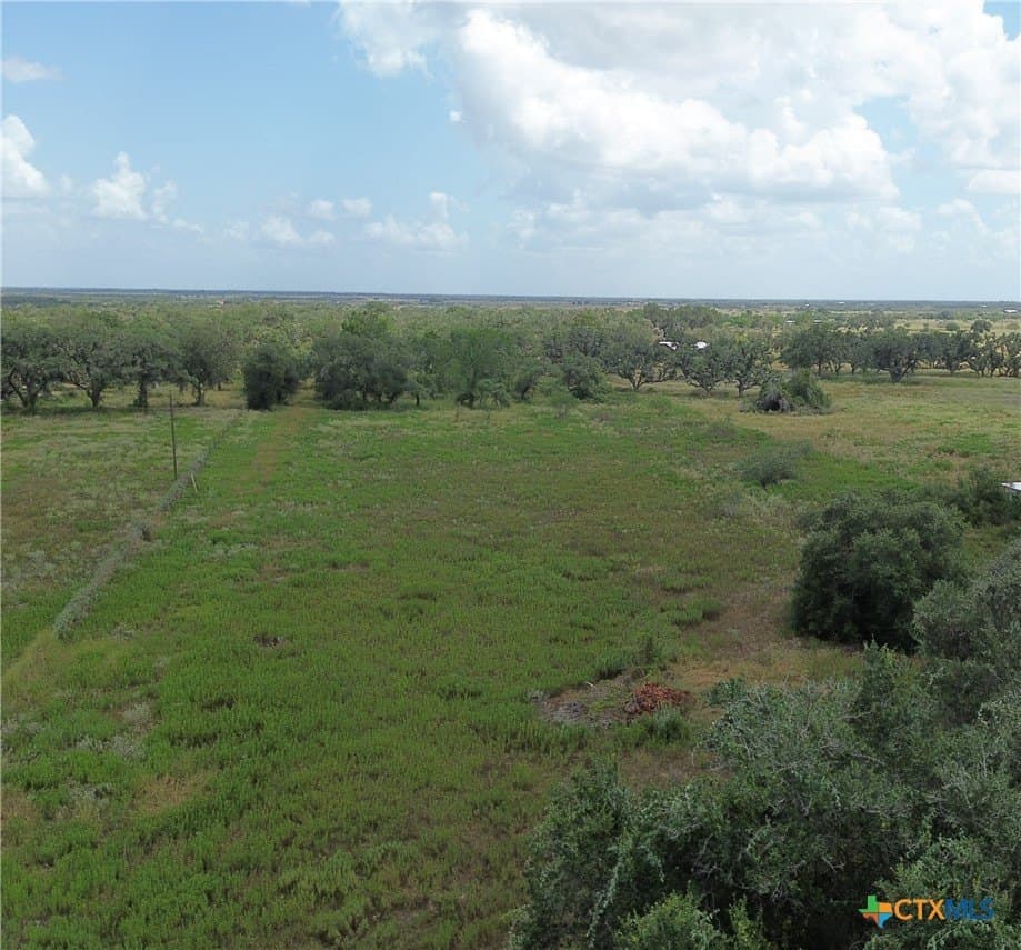 5 acres in Victoria County