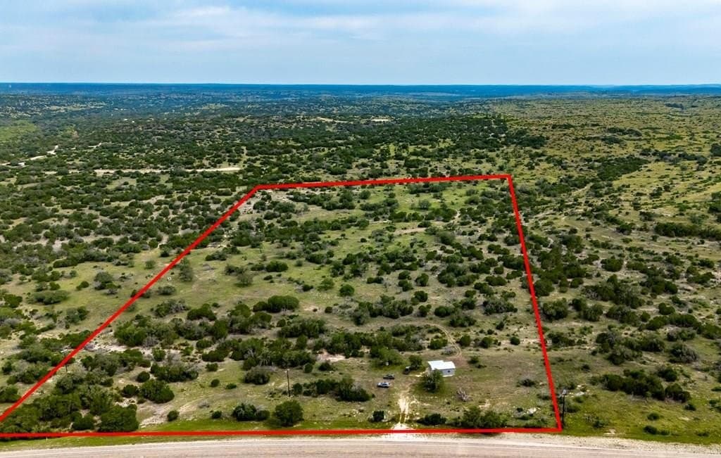 25.66 acres in Edwards County