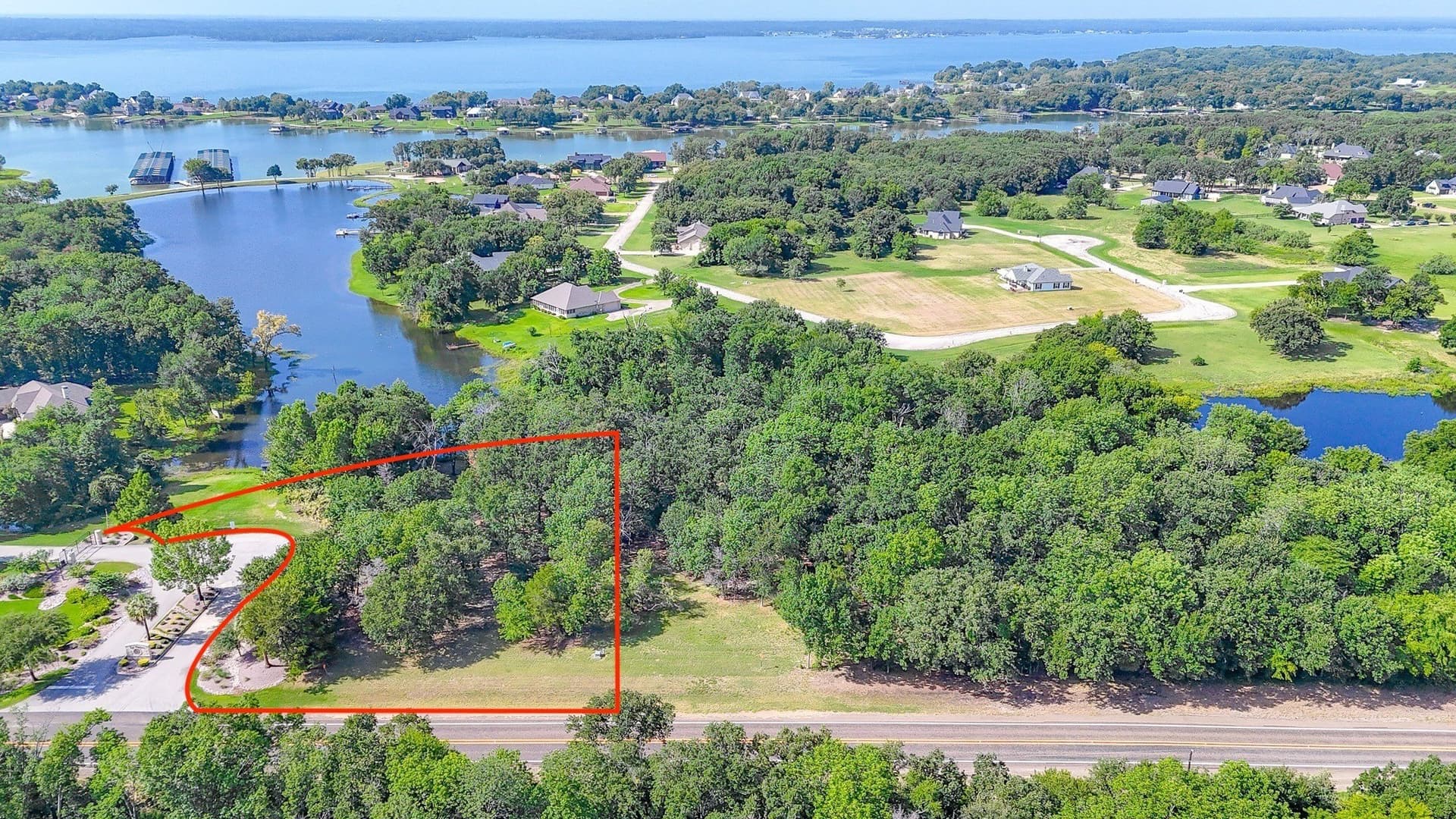 1.05 acres in Navarro County