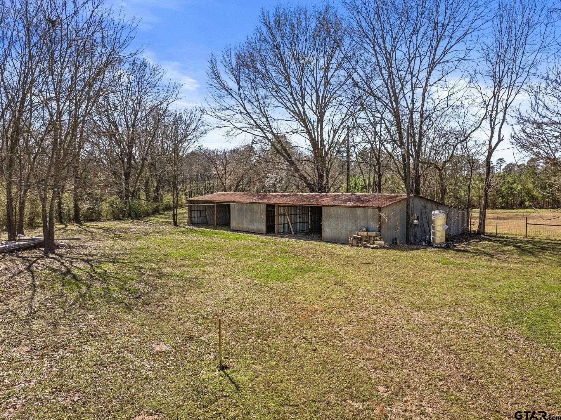 2 acres in Titus County