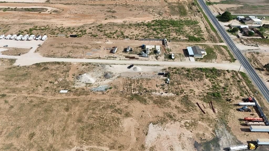 1 acres in Midland County