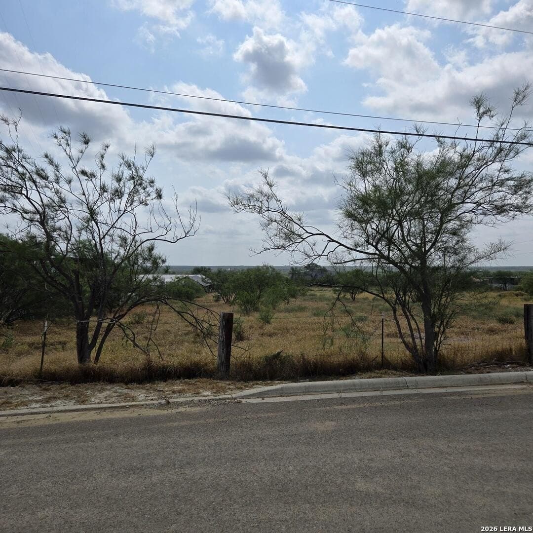 1.3 acres in Maverick County