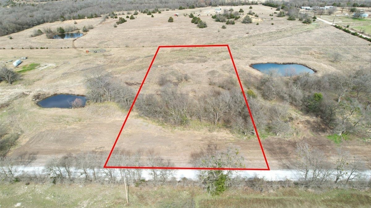 1.89 acres in Hunt County