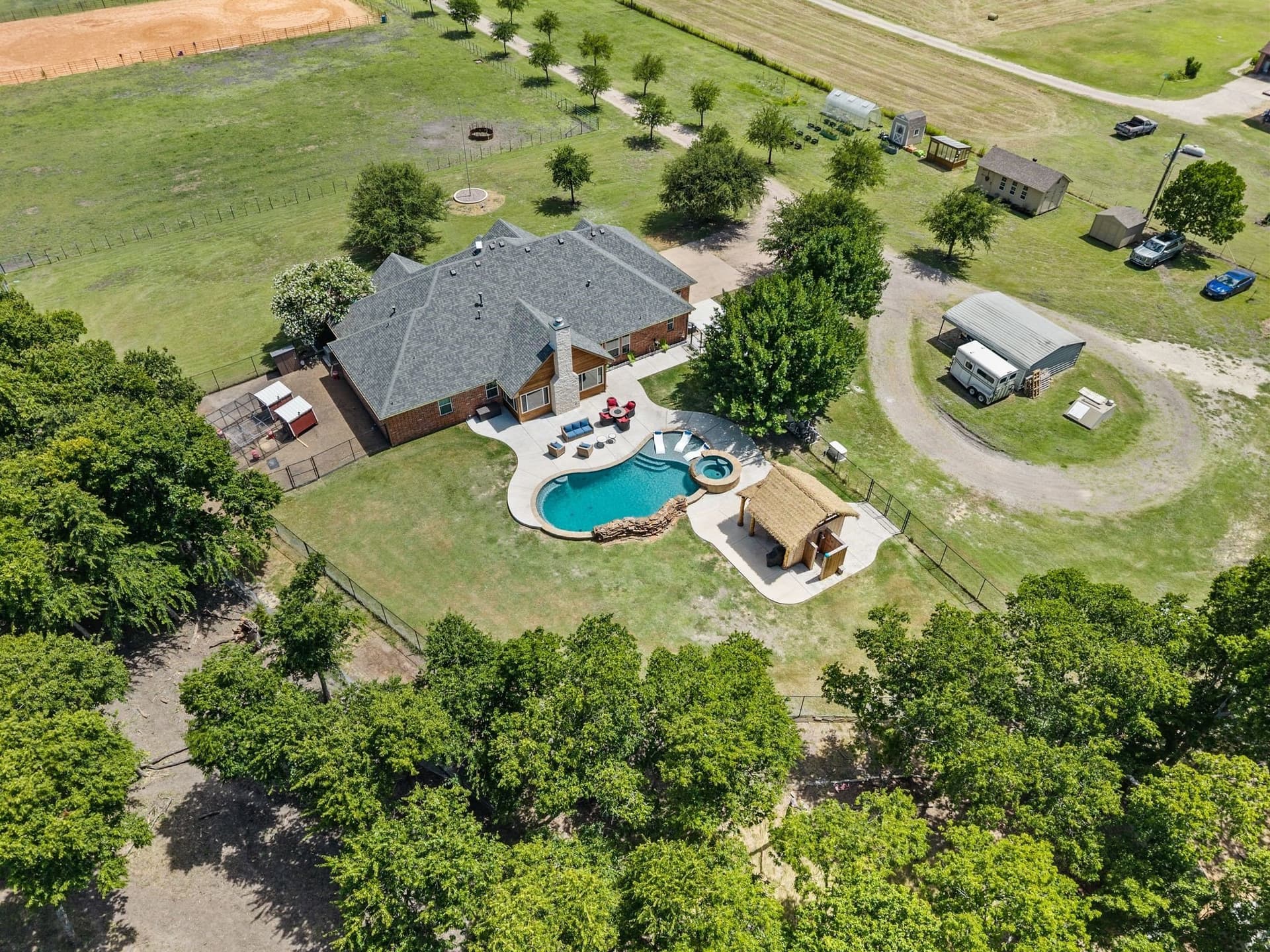 10.23 acres in Ellis County