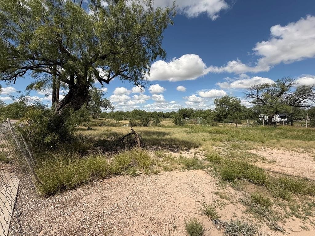 1.6 acres in Maverick County
