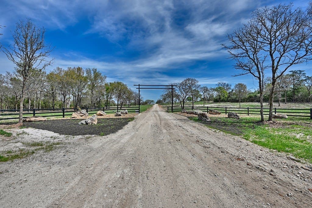 1,021 acres in Limestone County