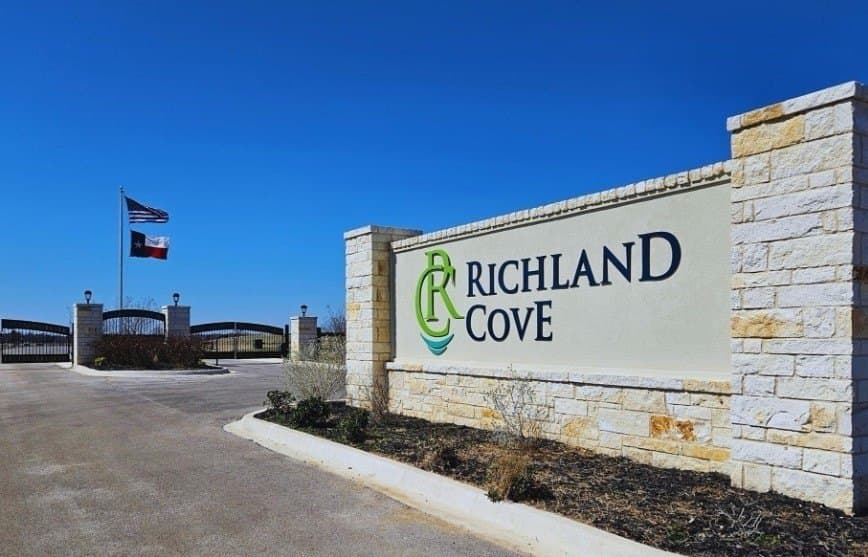1.44 acres in Navarro County