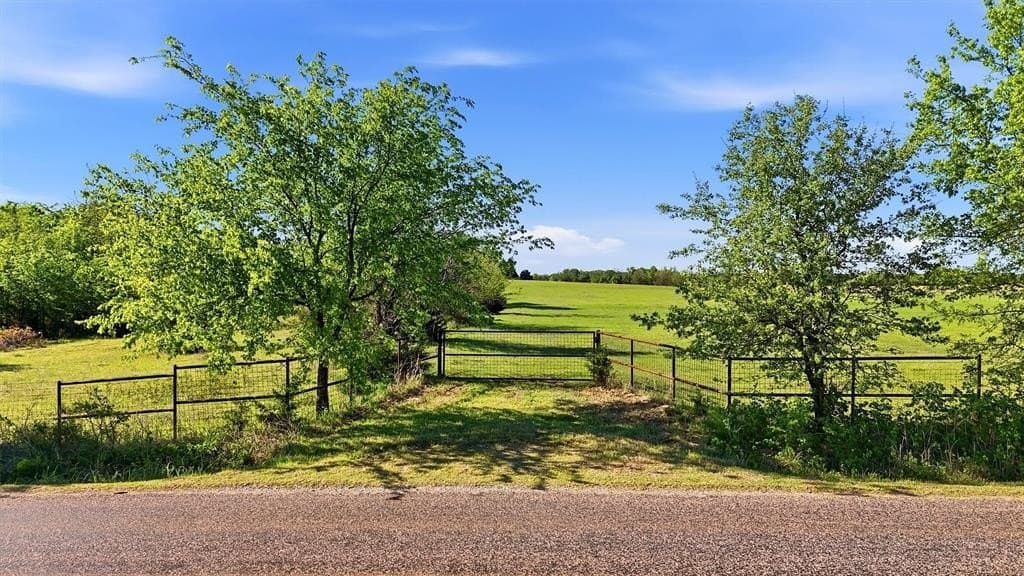10.5 acres in Grayson County