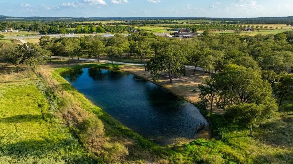 25 acres in Gillespie County