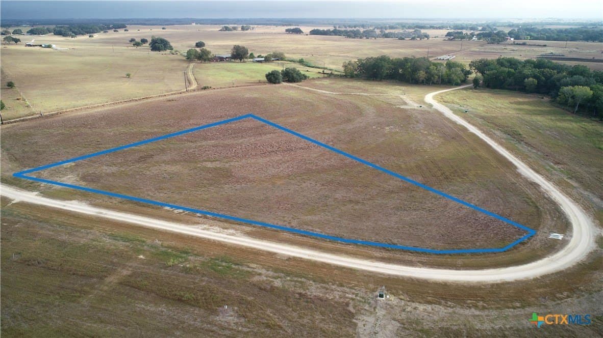 2.01 acres in Lavaca County
