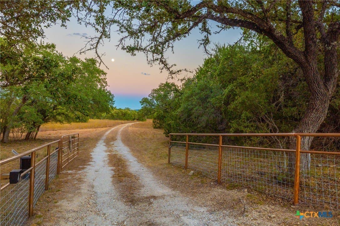20.35 acres in Hays County