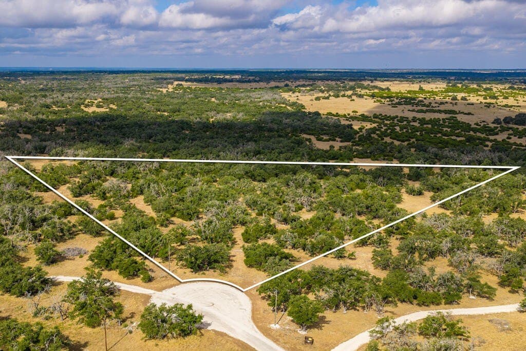 10.45 acres in Gillespie County