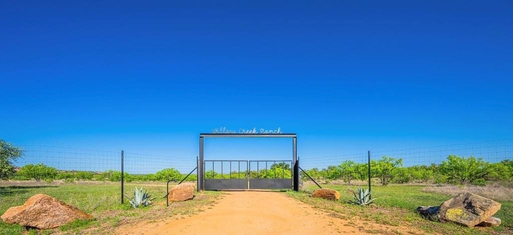 272 acres in Llano County