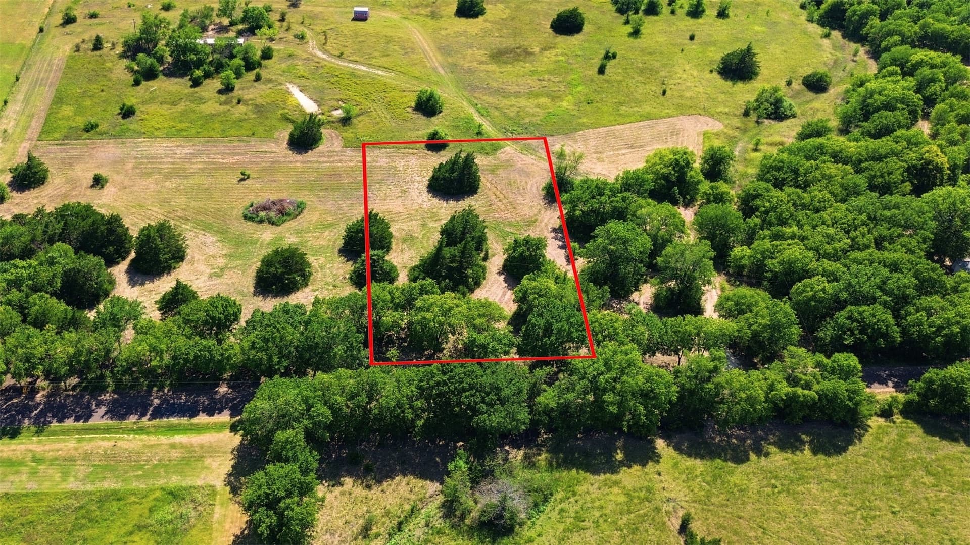 1 acres in Ellis County