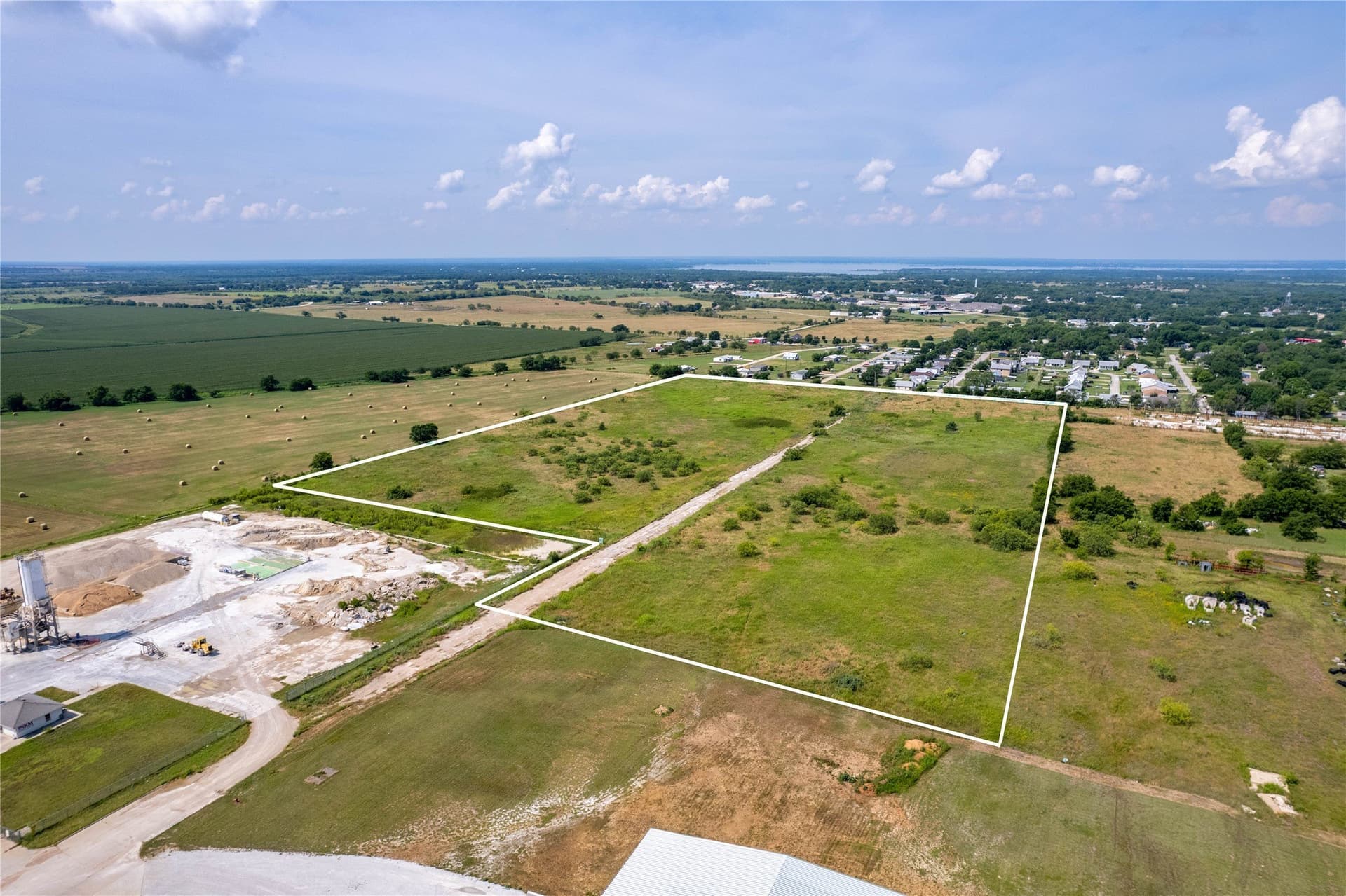 12.68 acres in Hill County