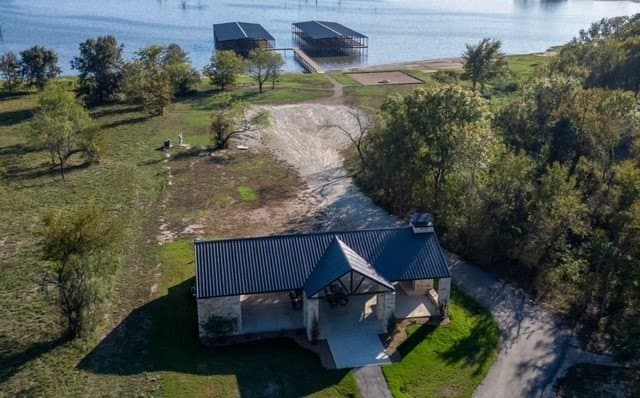 2.5 acres in Navarro County