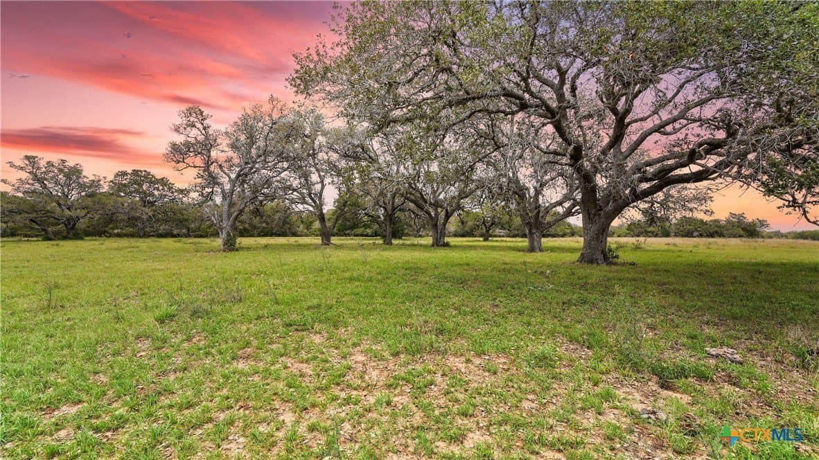 17.97 acres in Lavaca County