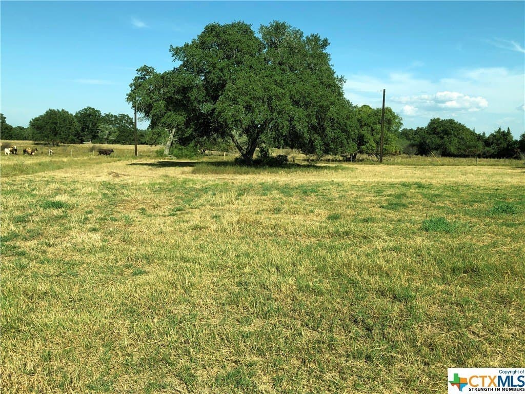 1.06 acres in Lavaca County
