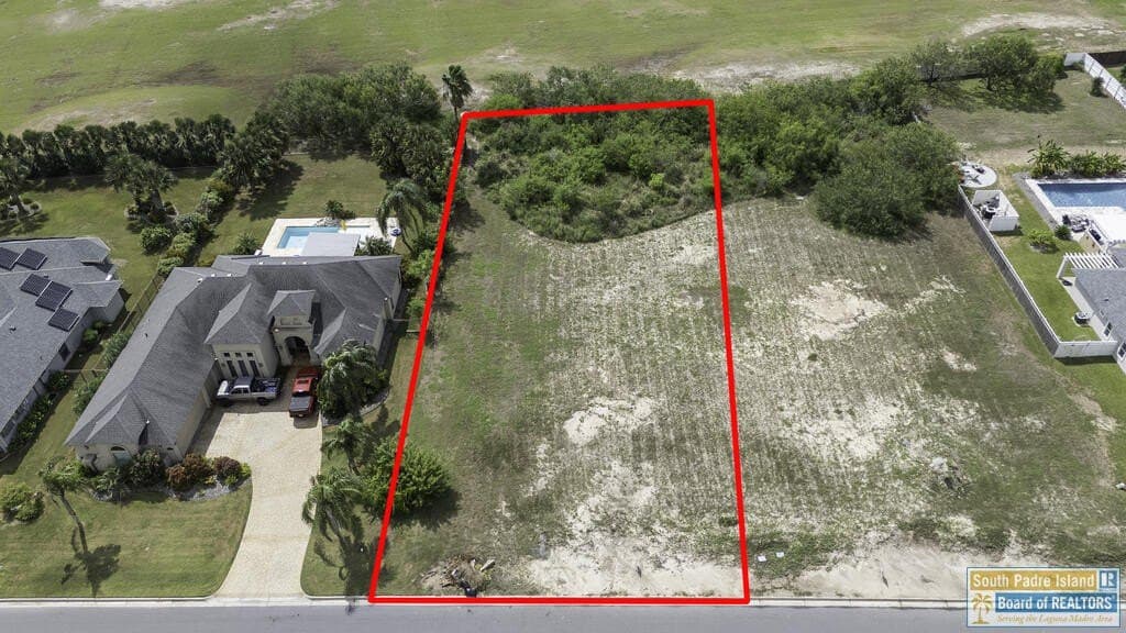 13 Country Club Dr. lot: 18