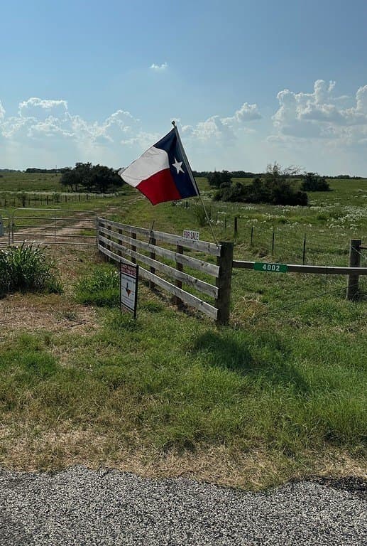 27 acres in Lavaca County