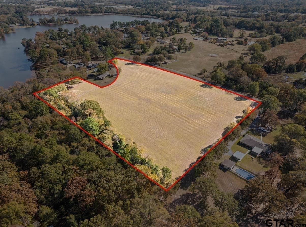 8.65 acres in Titus County