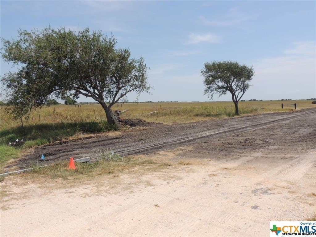 5 acres in Calhoun County