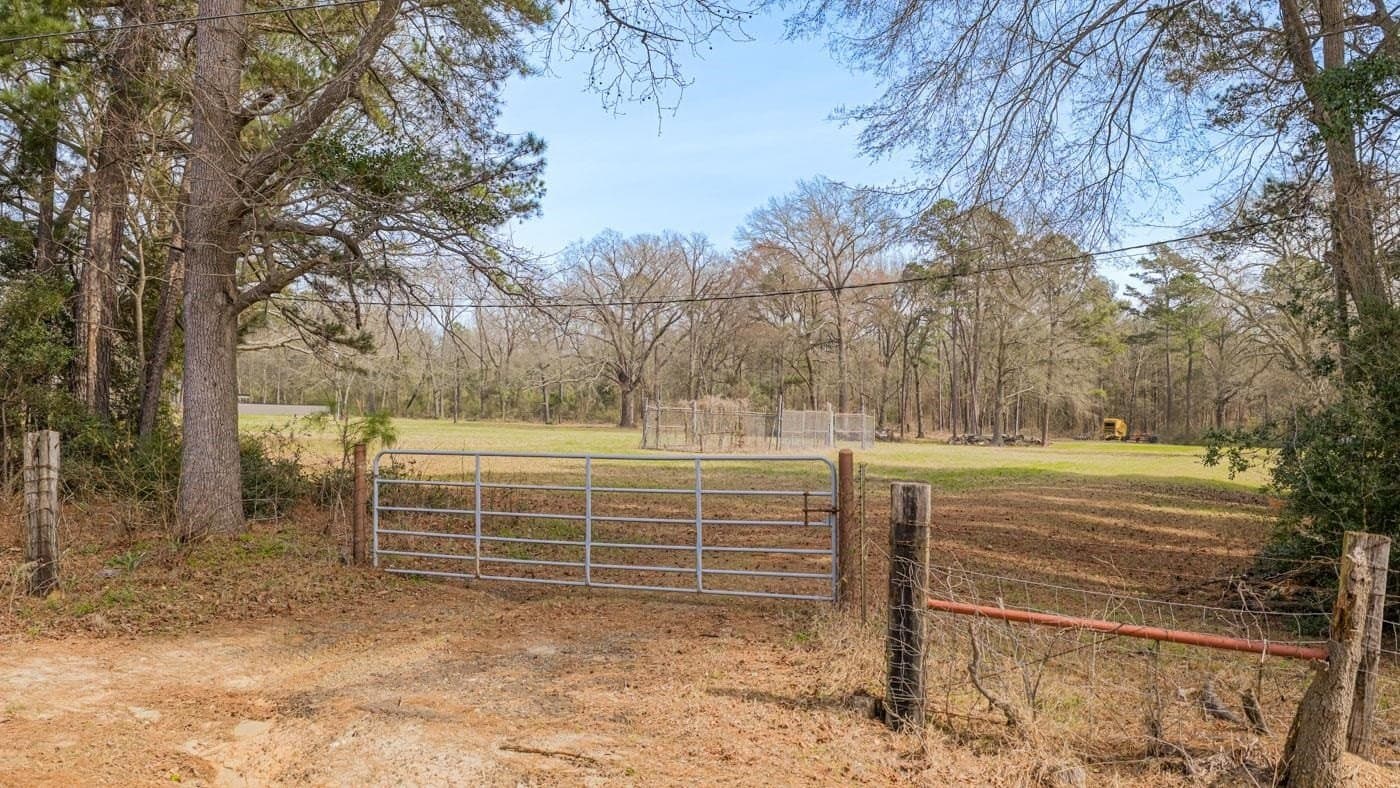 8.25 acres in Gregg County