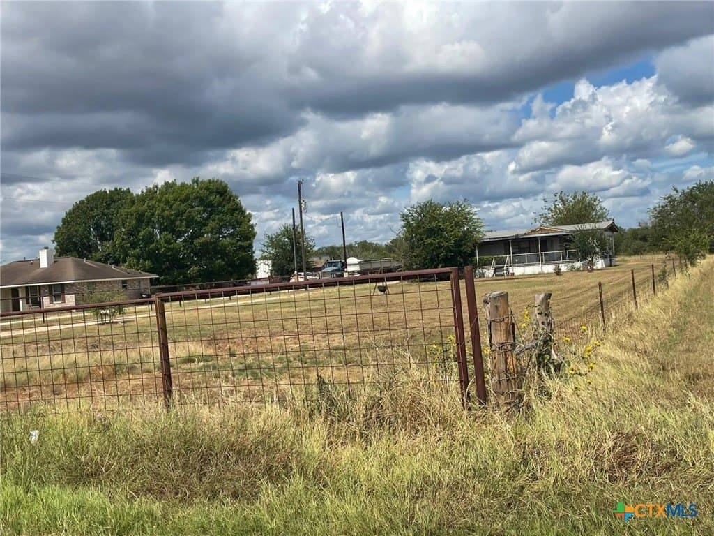 2 acres in Guadalupe County