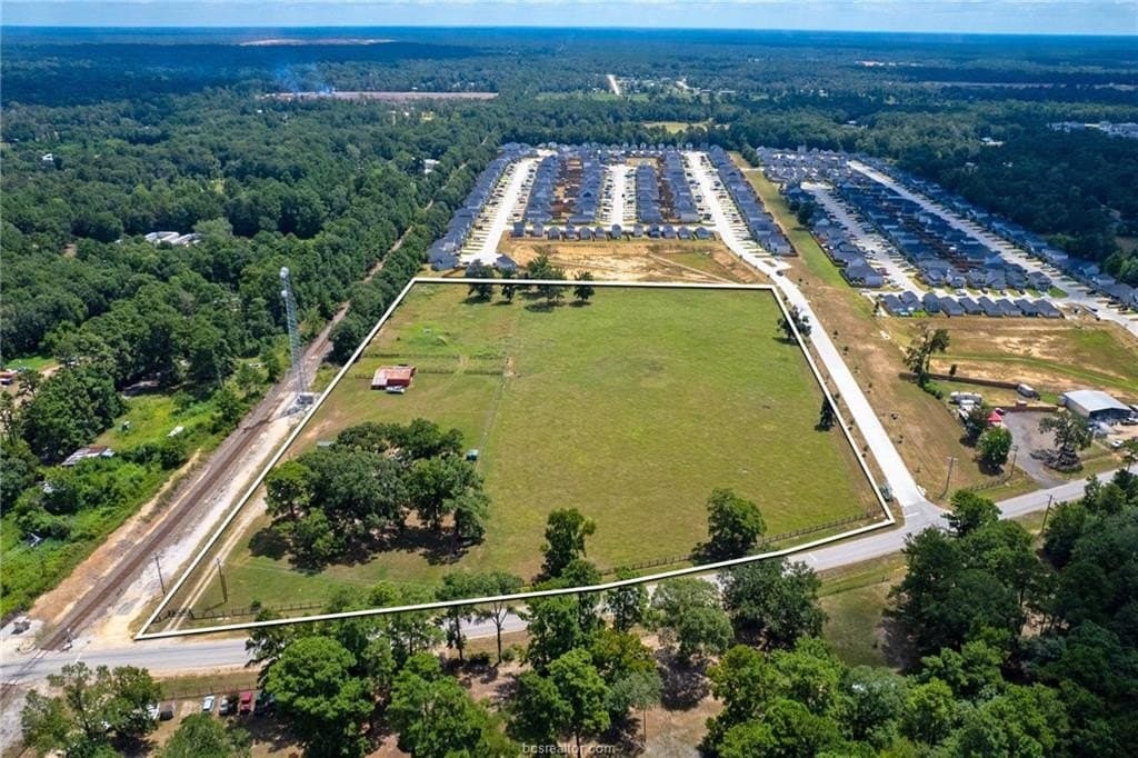 10.5 acres in Montgomery County