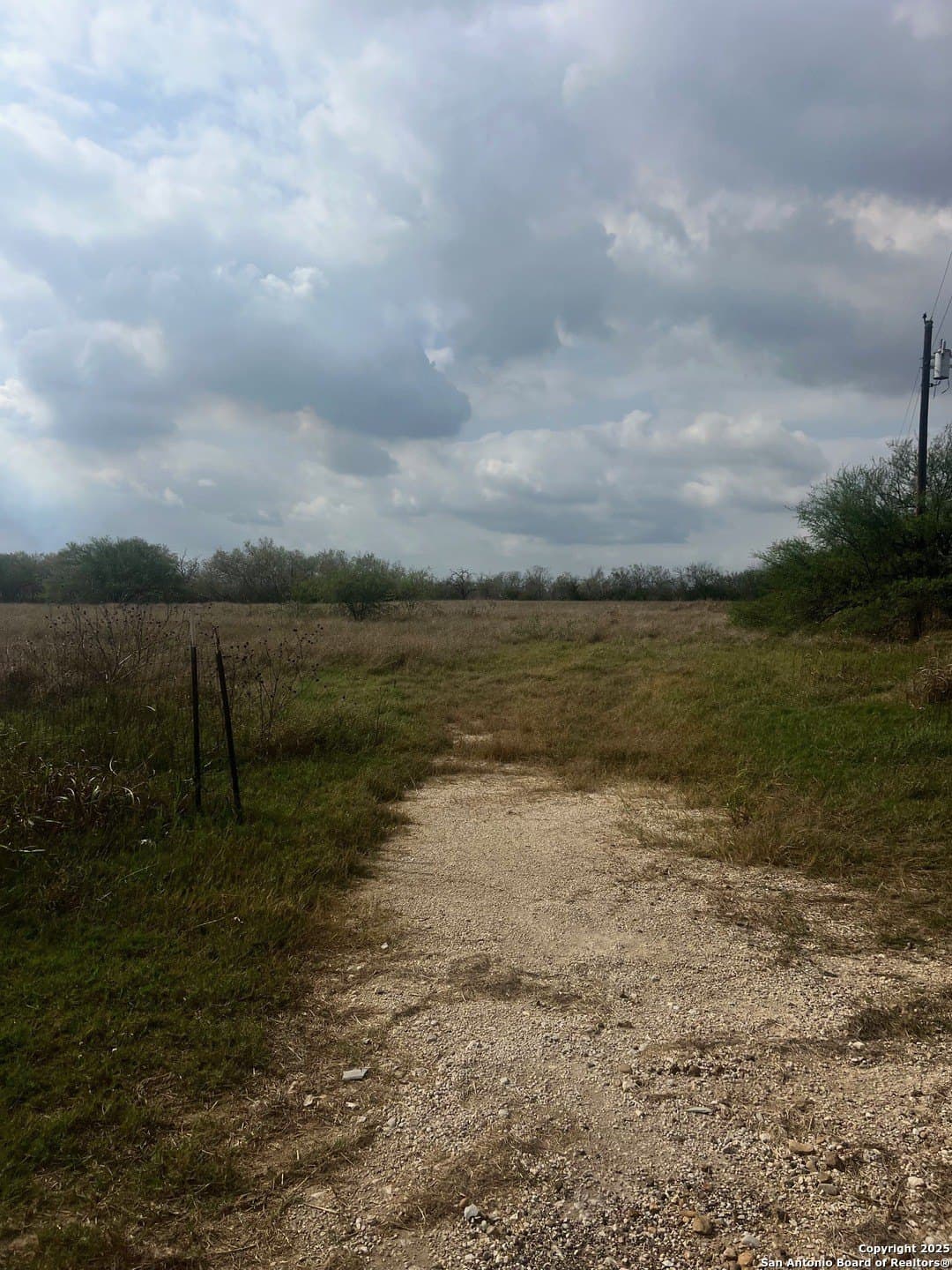 2 acres in Gonzales County