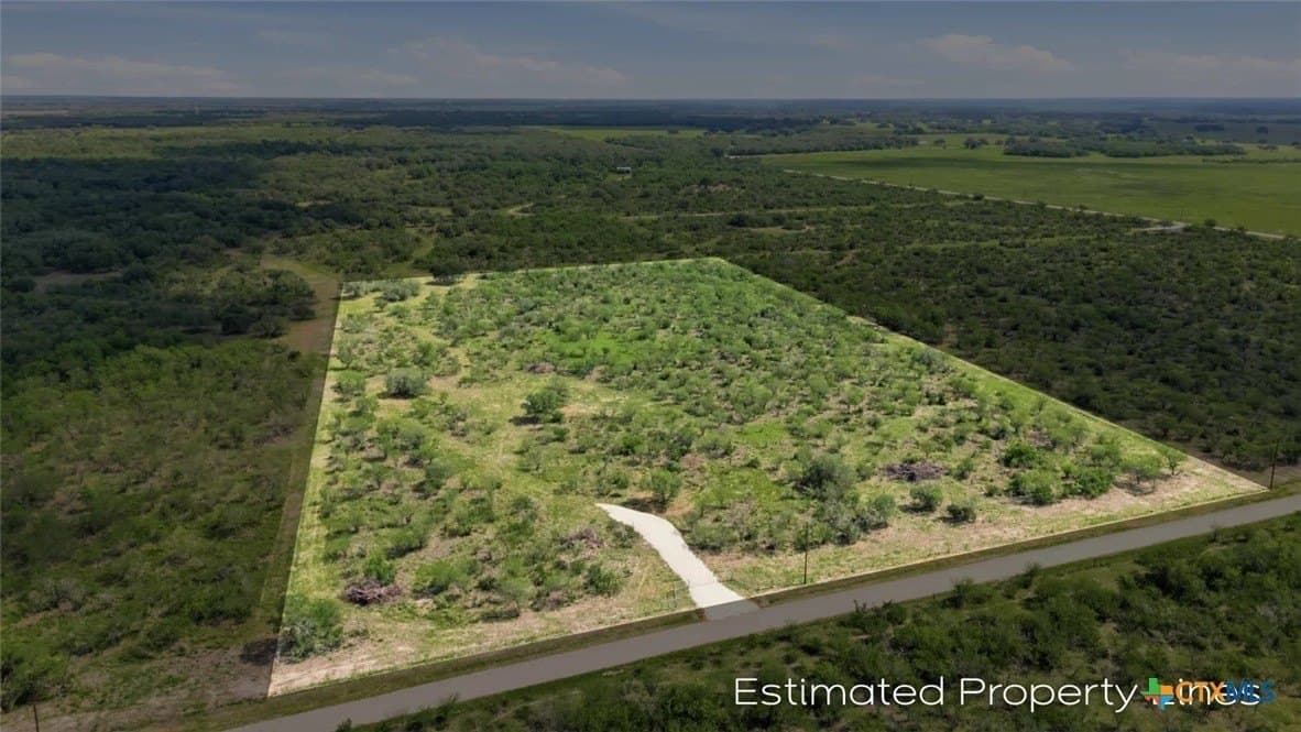 11.74 acres in Goliad County