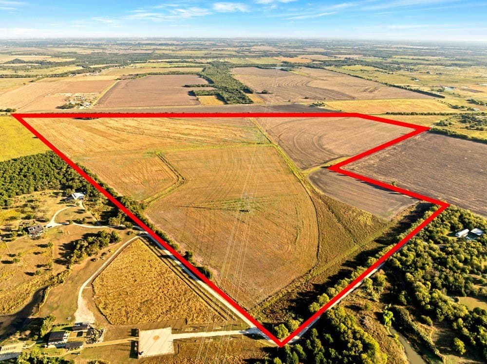 143.52 acres in Ellis County