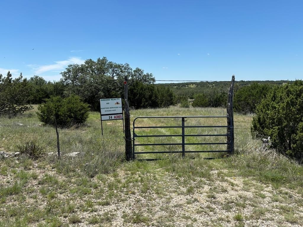 24 acres in Edwards County