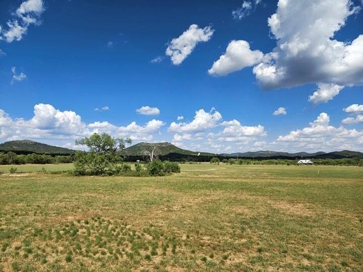 14 acres in Real County
