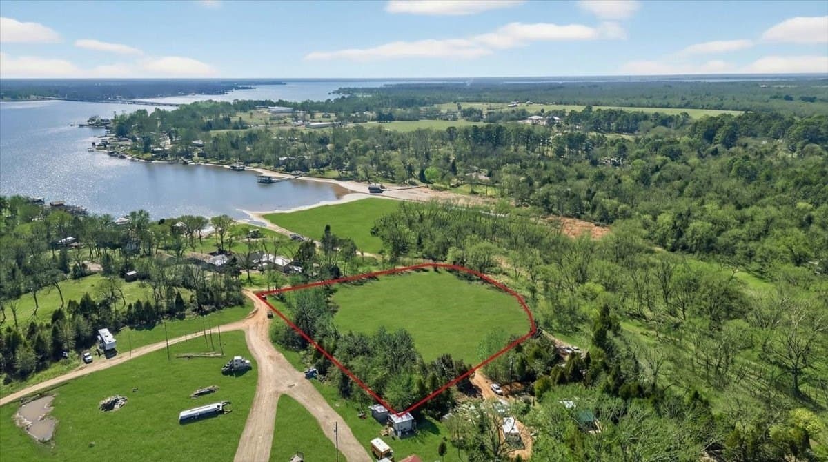 2.82 acres in Henderson County