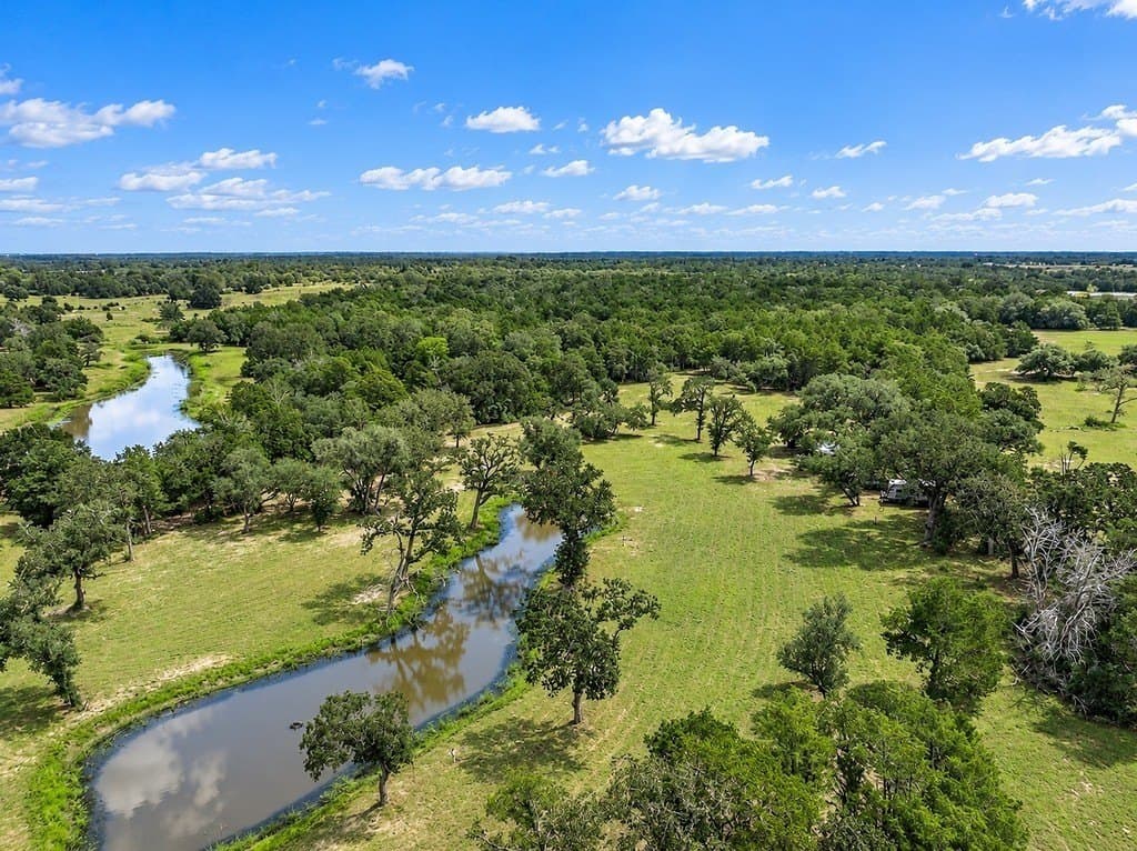16.47 acres in Lavaca County
