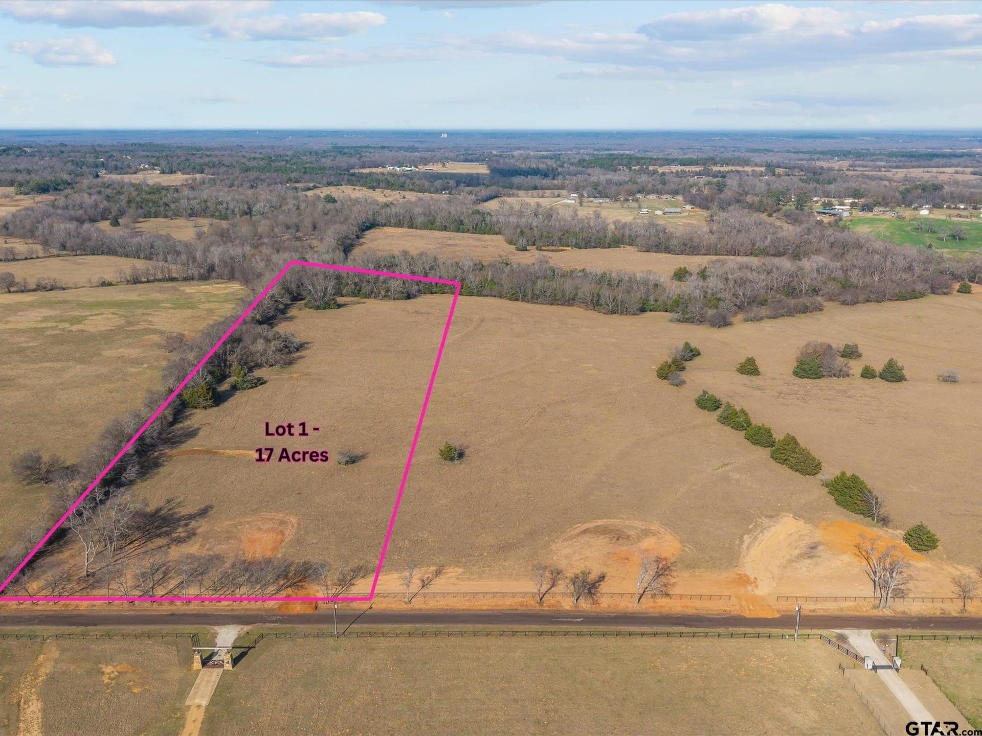 17 acres in Smith County