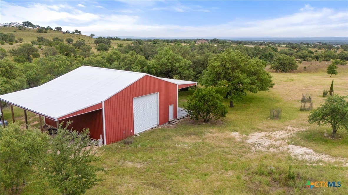 6.95 acres in Blanco County